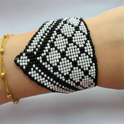 Keffiyeh Pattern Adjustable Cuff Bead Bracelet - White/Black